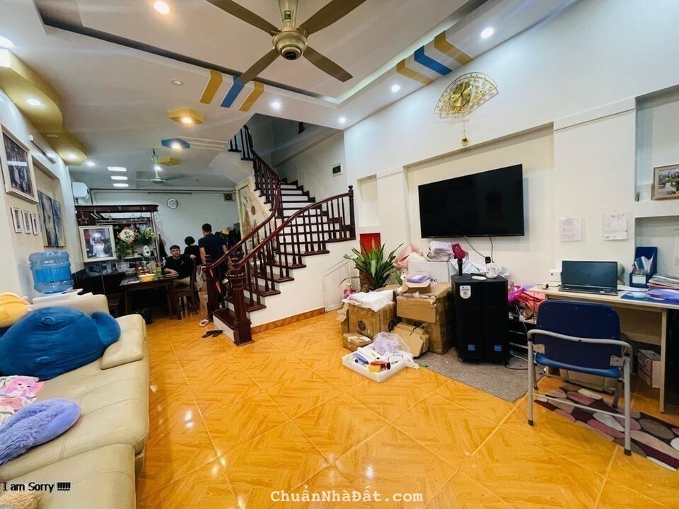 Bán nhà Lĩnh Nam dt 40,2m2 , xây 4 tầng ở luôn,mặt phố oto lô góc kinh doanh mạnh giá 4,92 tỷ 