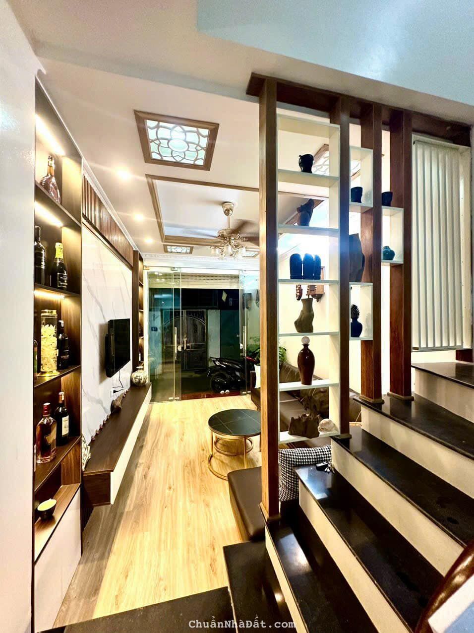 Bán nhà Tam Trinh 5 tầng 6 Phòng ngủ, nội thất đẹp. 