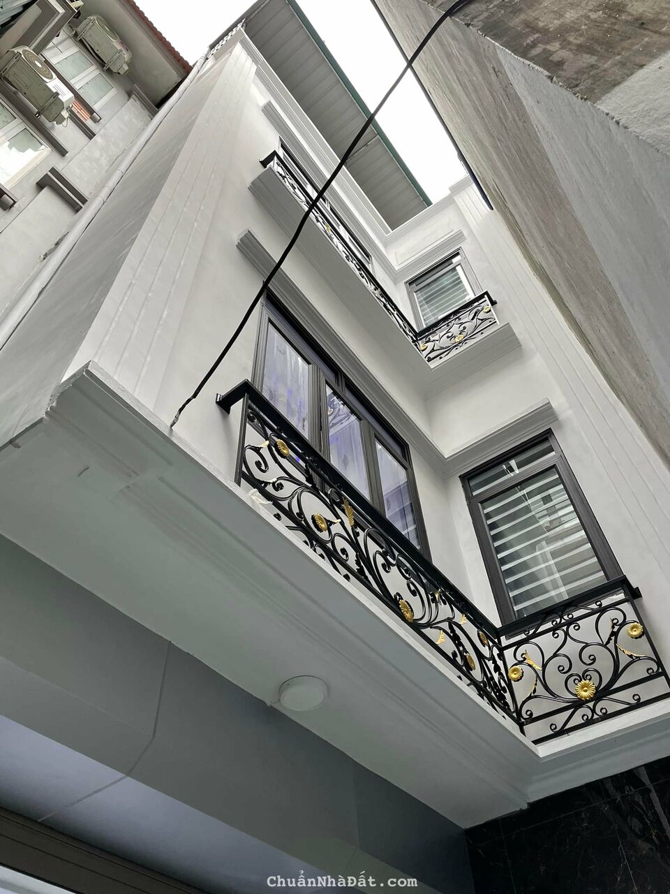 BÁN NHÀ TRẦN THÁI TÔNG 54M2 x 5 TẦNG - NHÀ MỚI - NGÕ THÔNG - 2 MẶT THOÁNG - YÊN TĨNH, AN NINH