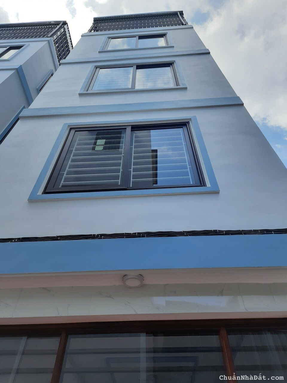 🥵SỐC!!! Cần bán gấp nhà mới 5 tầng tại Gia Thụy, LB với chiếc giá cực SHOCK chỉ còn X,5 tỷ