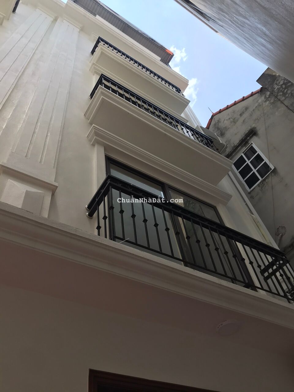 😎Giá SHOCK chỉ còn 2,5 tỷ trong tháng 8 tậu nhanh nhà mới 5 tầng tại Thạch Bàn, LB