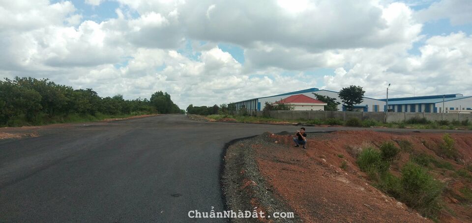 Bán nhà lộc ninh gần khu công nghiệp, cách QL13 đúng 400m