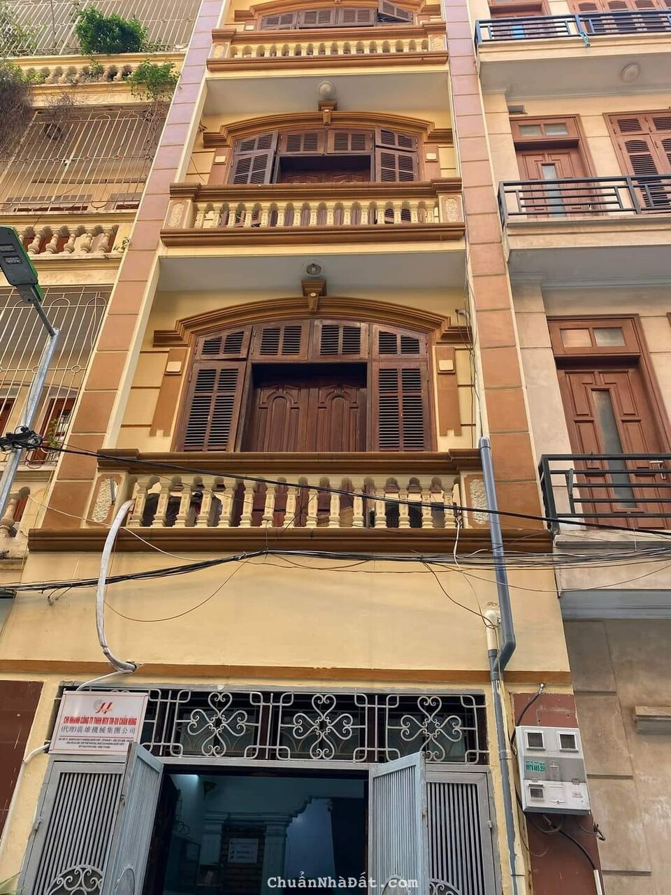 HOÀNG QUỐC VIỆT 39M 5 TẦNG - GARA OTO - PHÂN LÔ - THANG MÁY