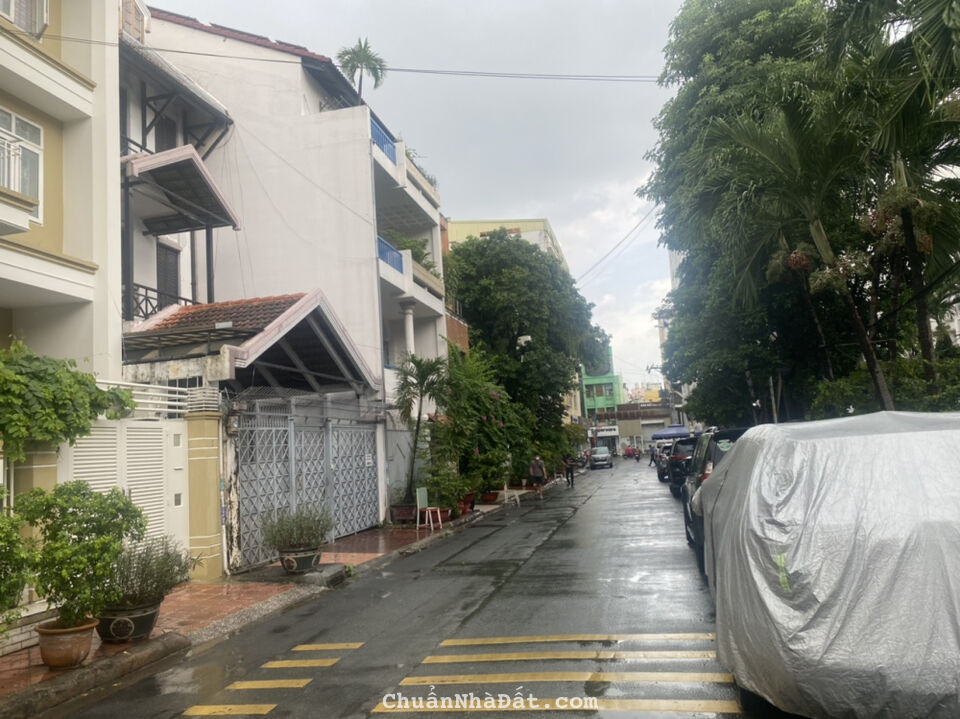 Bán biệt thự HXH 8m đường Nguyễn Chí Thanh, Phường 9, Quận 5, DT 8x20m, trệt, 2 lầu,st