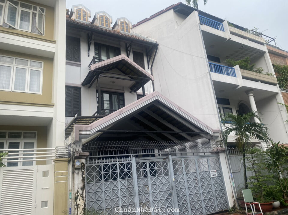 Bán biệt thự HXH 8m đường Nguyễn Chí Thanh, Phường 9, Quận 5, DT 8x20m, trệt, 2 lầu,st