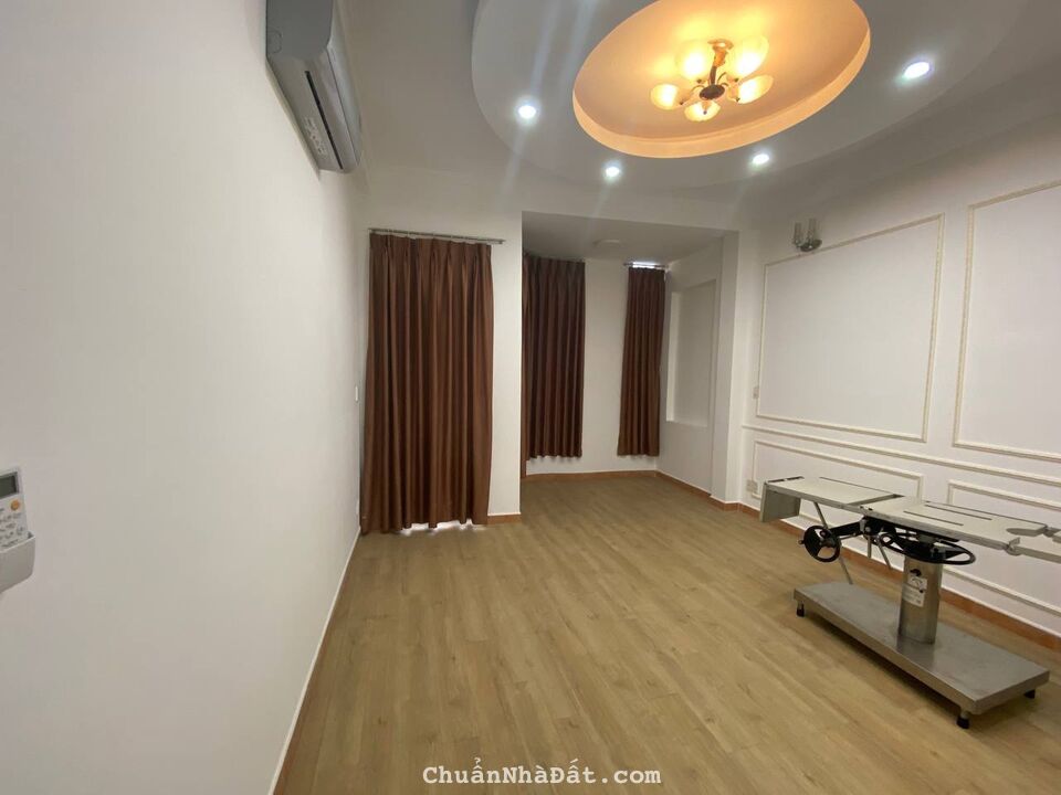 Bán nhà MT nội bộ 283 CMT8, P.12, Q.10.DT 5,5mx17m, trệt, 4 lầu, sân thượng,thang máy.Giá 31 tỷ Bán nhà MT nội bộ 283 CMT8, P.12, Q.10.DT 5,5mx17m, trệt, 4 lầu, sân thượng,thang máy.Giá 31 tỷ