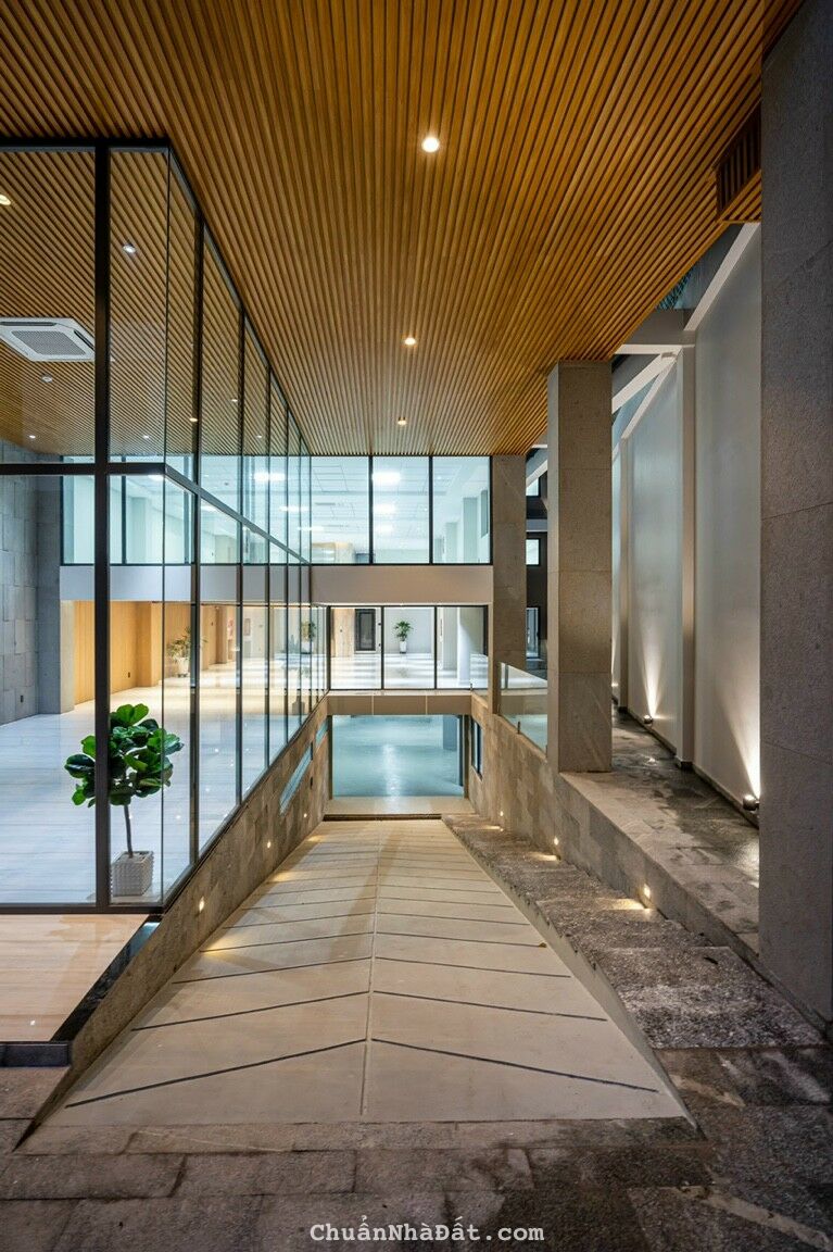 Bán CHDV đường Nguyễn Cửu Vân P.17 Q.Bình Thạnh . Diện tích : 9x19m. 1 trệt lửng 5 tầng 20P CHDV