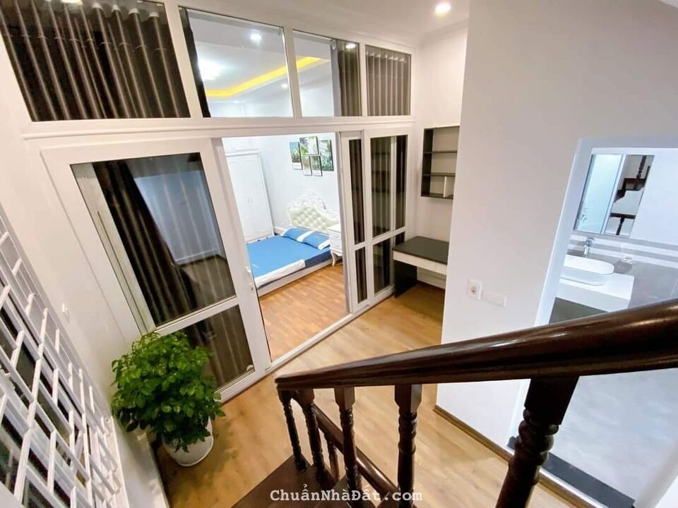 CHỈ 3.X TỶ NHÀ ĐẸP TRẦN KHÁT CHÂN- VÀI BƯỚC CHÂN RA HỒ