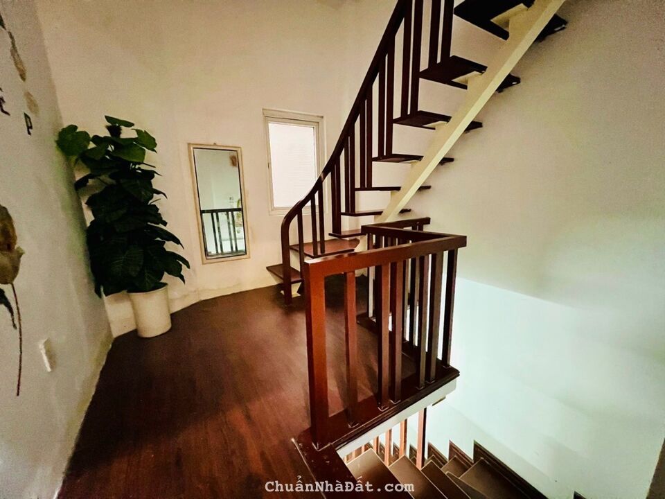 GẦN MẶT PHỐ Hoè Nhai, LÔ GÓC, KHÁ MỚI ĐẸP 30M2 3 tầng chỉ 2.6 tỷ - Quá Hiếm