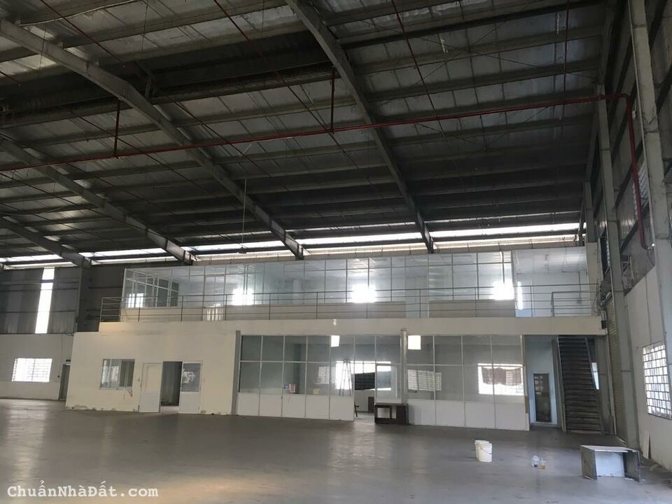 Cần bán gấp kho, xưởng sản xuất 2.000m2 tại KCN Đồng Văn 2, mặt đường chính. giá cực rẻ.