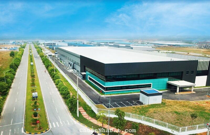 Bán 35.000m2 đất và nhà xưởng 15.000m2 tại KCN Quế Võ, đường 28m, điện 1000KVA, tất cả mới 100%. gi