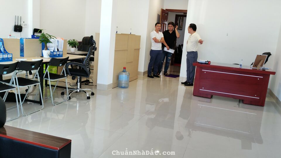 Cho thuê văn phòng siêu đẹp,diện tích 120m2,nội thất đầy đủ mặt tiền 10m