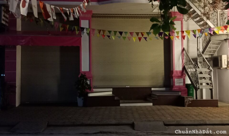 Bán nhà mặt ngõ 21 đường Lê Văn Lương Thanh Xuân 100m2,2 tầng,mặt tiền 4m,giá chào 23 tỷ.