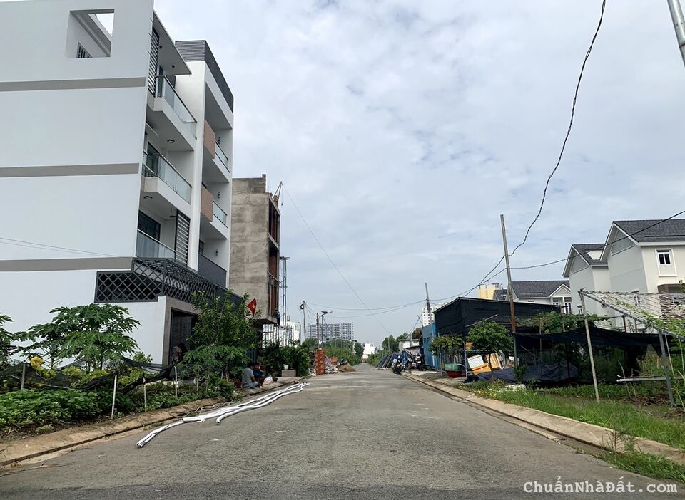 Bán đất MT Phạm Hữu Lầu Q7,70m2,SHR,Full thổ cư, cạnh Lotte Mart,2.5 Tỷ