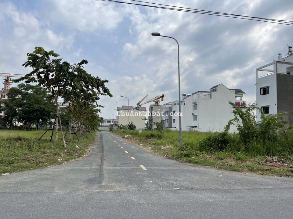 Cần bán gấp lô đất MT Hậu Giang Quận 6,70m2,SHR,cạnh CV Phú Lâm,FULL Thổ Cư,2.3 tỷ