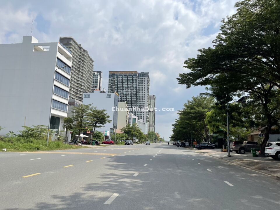 Cần bán gấp lô đất MT Hậu Giang Quận 6,70m2,SHR,cạnh CV Phú Lâm,FULL Thổ Cư,2.3 tỷ