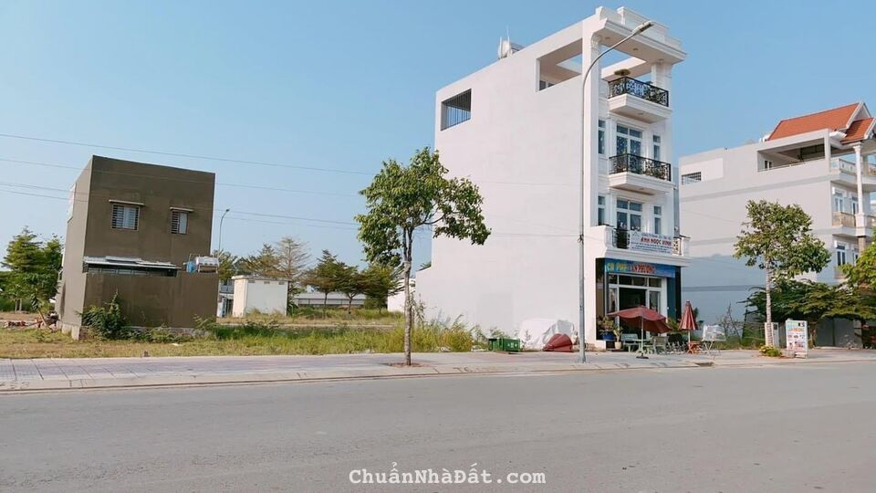 Bán đất đẹp,MT Lê Bôi Quận 8,95m2,SHR,Full thổ cư,cạnh quán ăn gia đình,2.5 tỷ
