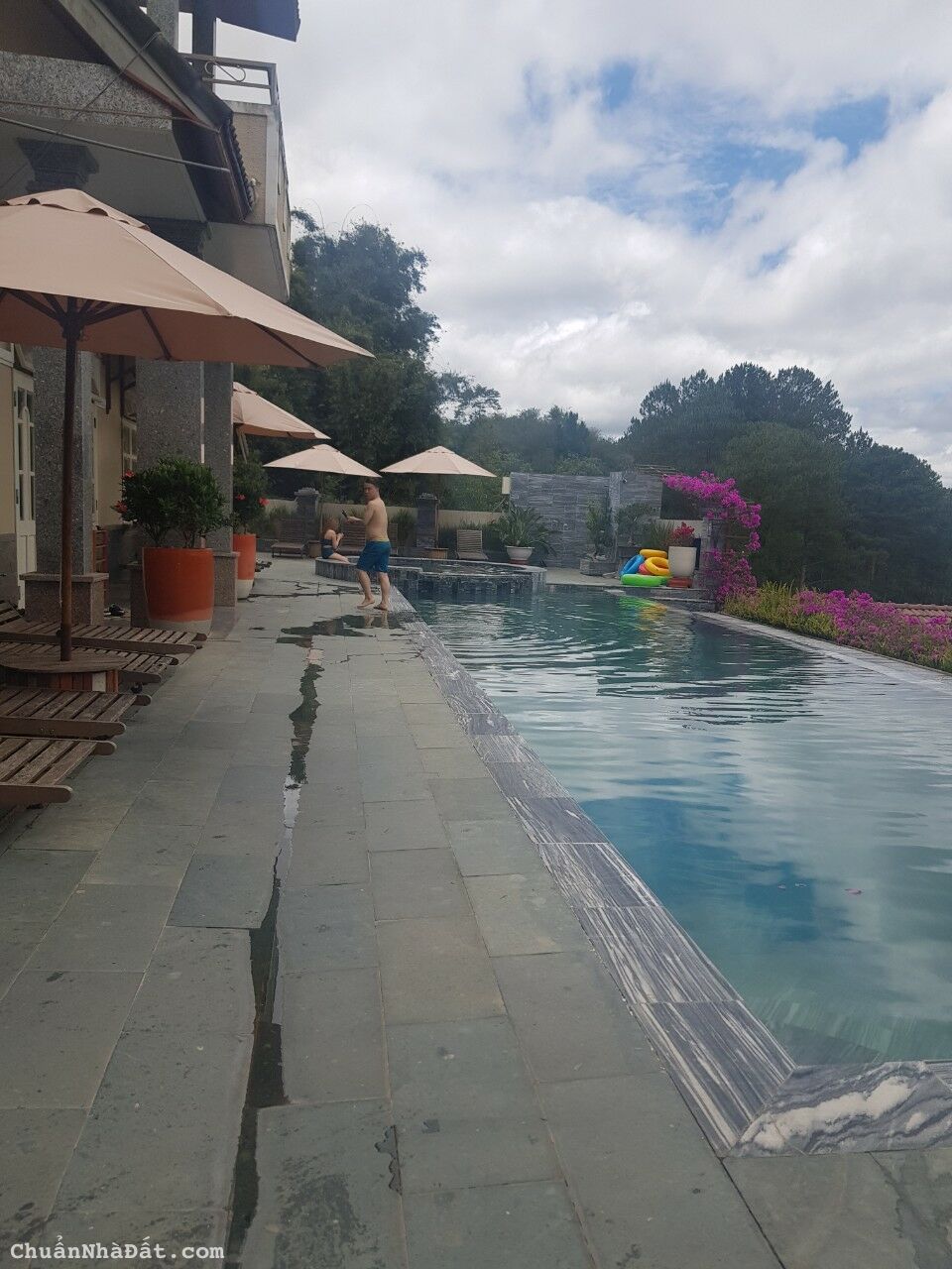 Bán khu nhà hàng khách sạn diện tích hơn 1hecta tại gần trung tâm tp Đà Lạt 