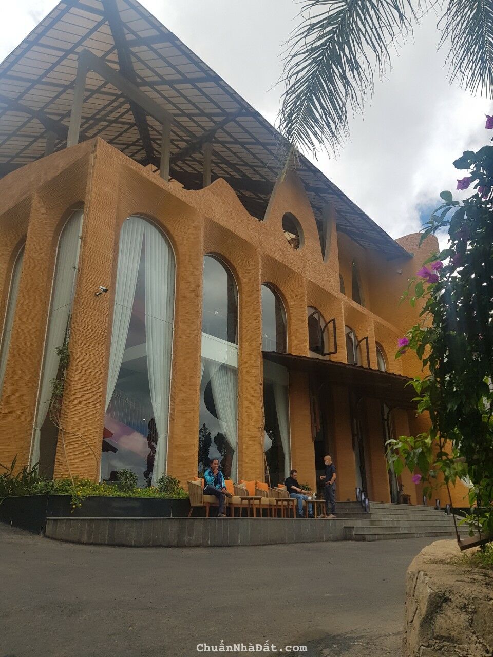 Bán khu nhà hàng khách sạn diện tích hơn 1hecta tại gần trung tâm tp Đà Lạt 