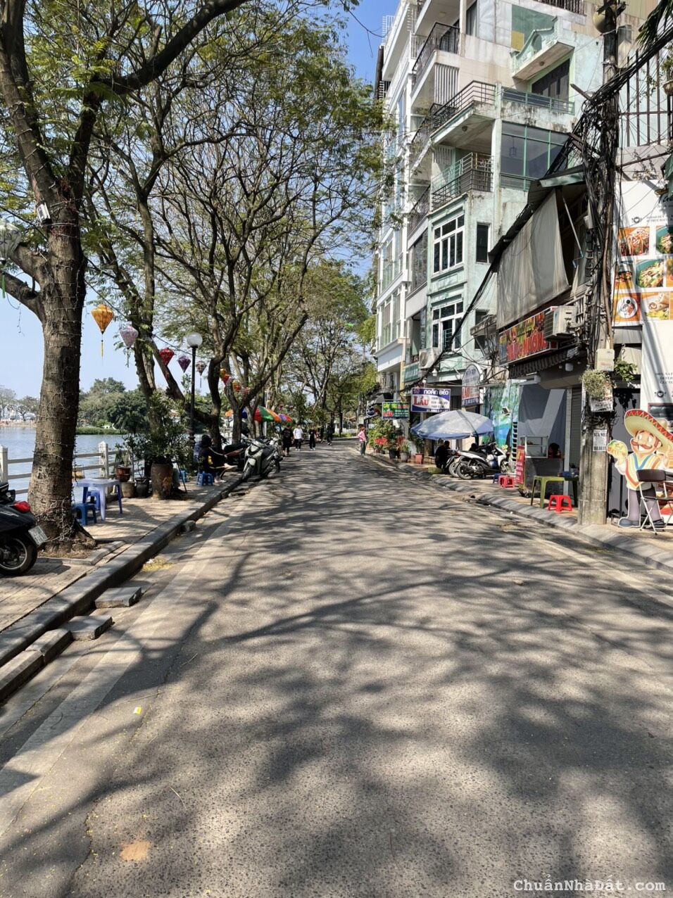 Cần bán gấp giá rẻ căn nhà ngay mặt hồ Trúc Bạch