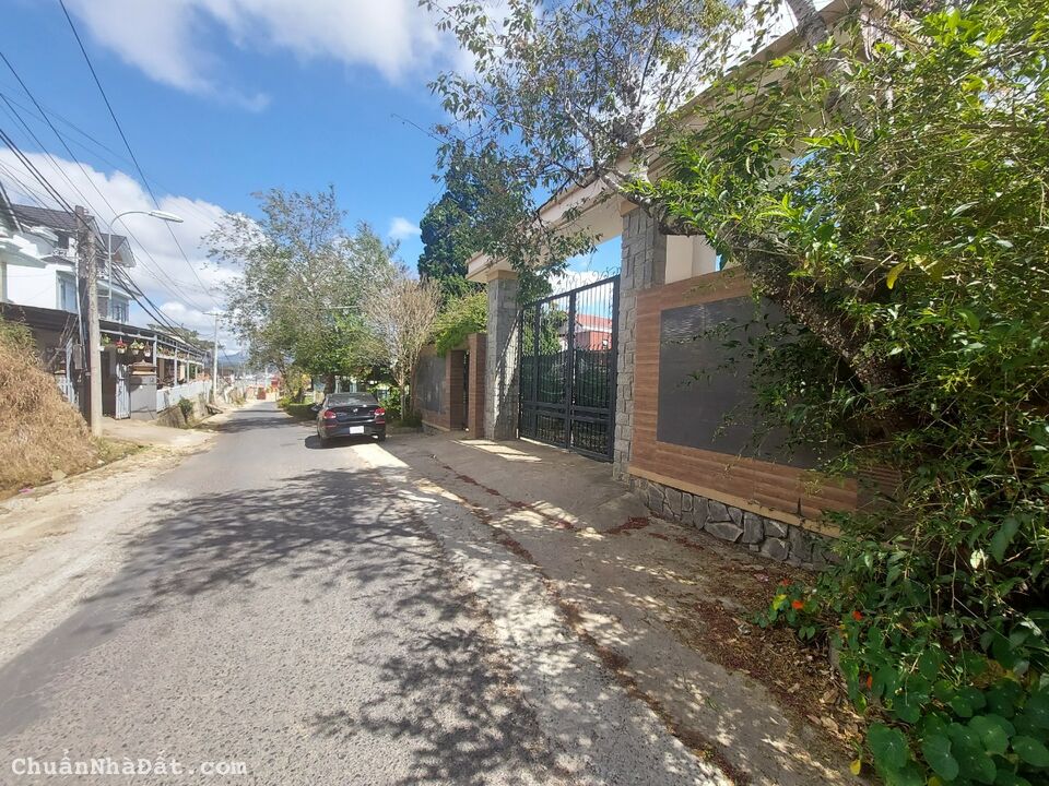 Bán lô đất xây dựng 2 mặt tiền giá rẻ P11 Đà Lạt 