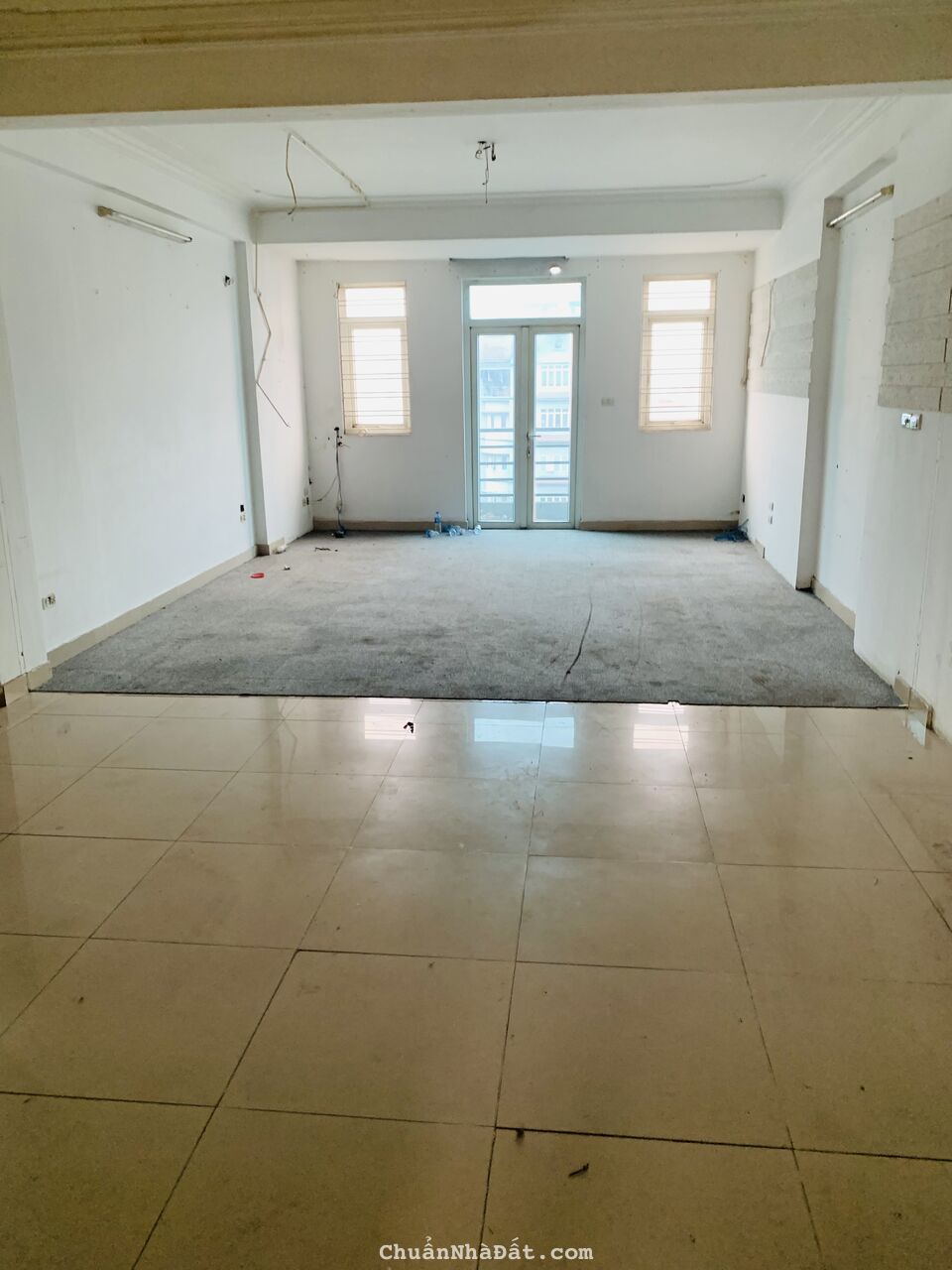 Cho thuê nhà phố kinh doanh Nguyễn Xiển, Thanh Xuân. 70m2, 8T, MT 5m thông sàn, thang máy, giá 45tr