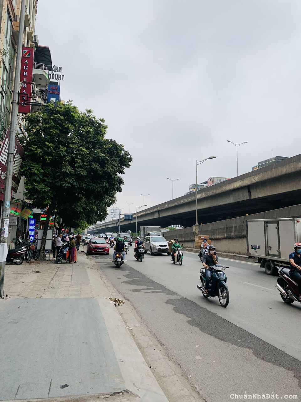 Cho thuê nhà phố kinh doanh Nguyễn Xiển, Thanh Xuân. 70m2, 8T, MT 5m thông sàn, thang máy, giá 45tr