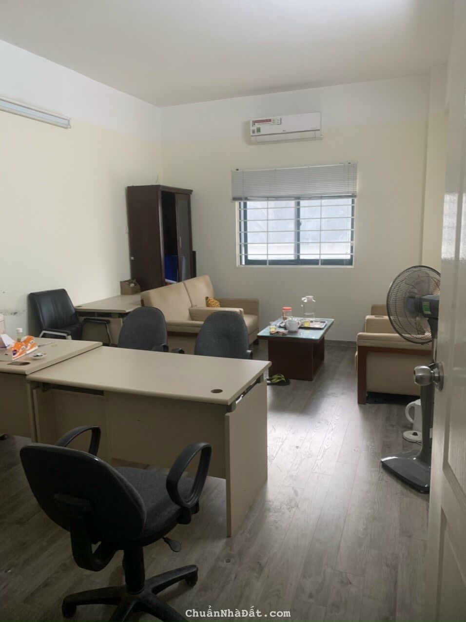 Bán chung cư Mễ Trì Hạ. DT: 147m2 căn góc.