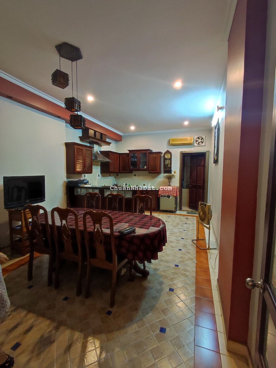 Hạ giá Bán nhà khu cư xá Nguyên Hồng phường 11 bình thạnh 4x18 đối diện khuôn viên cực đẹp