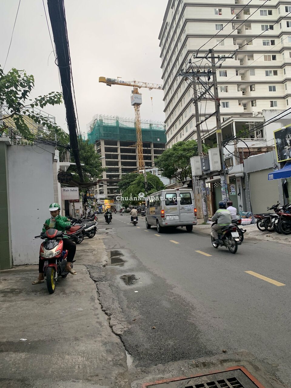 Bán toà nhà văn phòng mặt tiền Nguyên Hồng Phường 11 bình thạnh 4x25 nở hậu 5.7