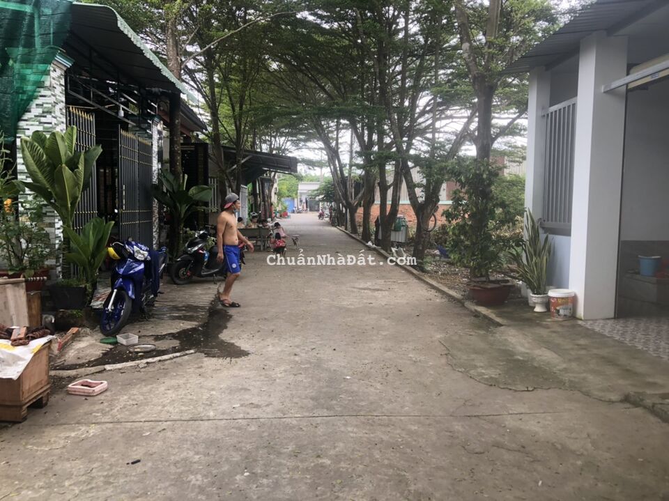 về quê bán gấp lô đất 100m2 sát ngay quốc lộ 13, cách cổng đại nam 1km về quê bán gấp lô đất 100m2 sát ngay quốc lộ 13, cách cổng đại nam 1km