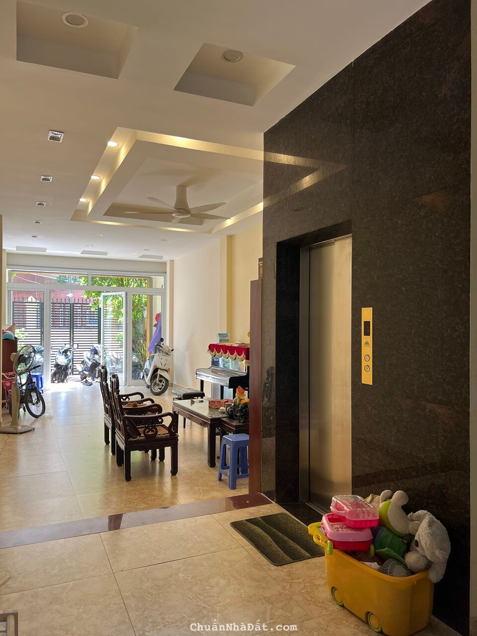 BÁN NHÀ HOÀNG QUỐC VIỆT – DT 111 M2 - NGÕ OTO RA VÀO – GIÁ NHỈNH HƠN 17 TỶ