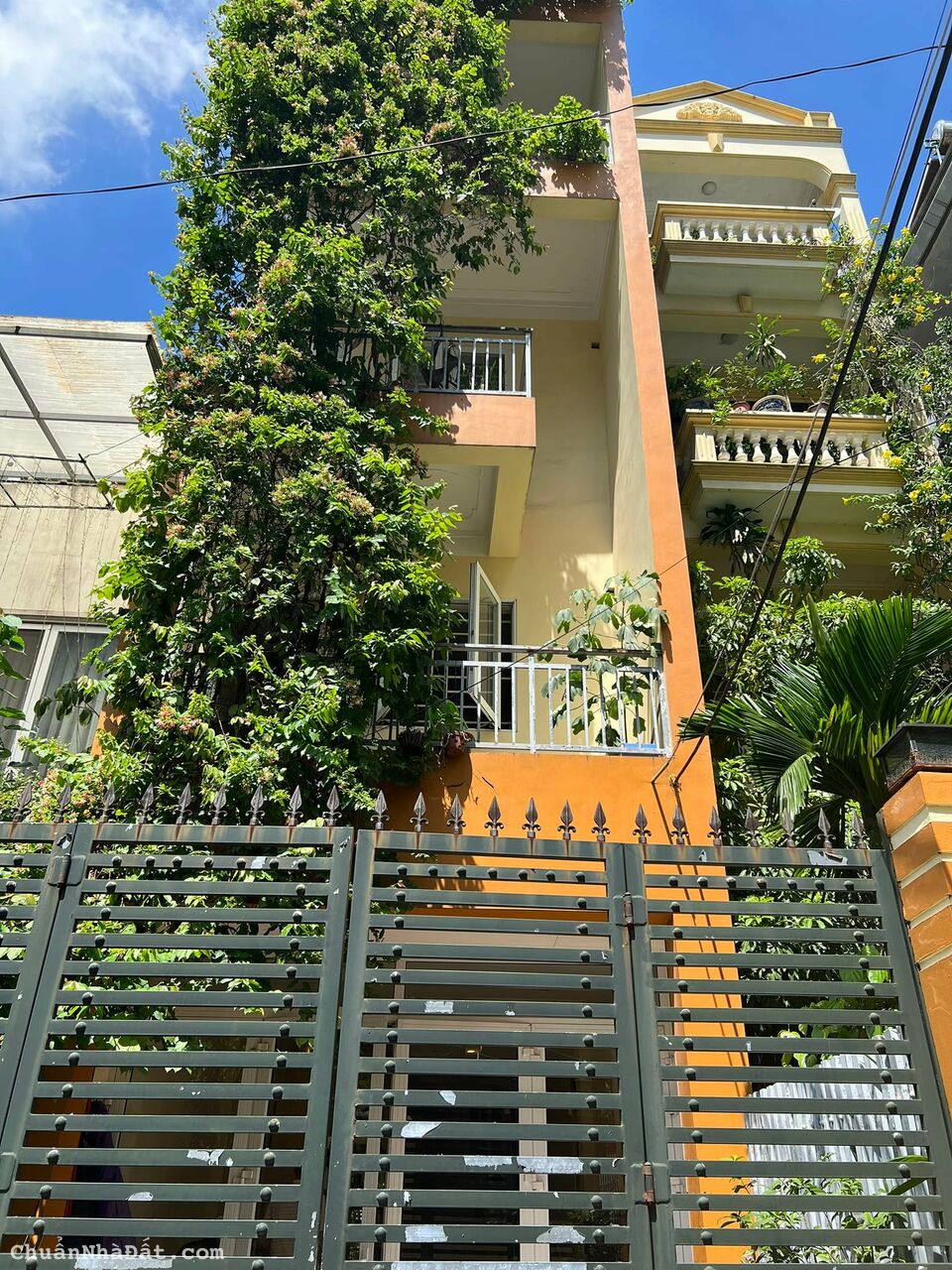 BÁN NHÀ HOÀNG QUỐC VIỆT – DT 111 M2 - NGÕ OTO RA VÀO – GIÁ NHỈNH HƠN 17 TỶ