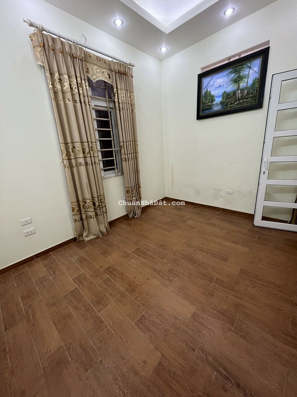 Cổ Nhuế 60m 3 tầng MT5m giá chỉ 5 tỷ 500tr