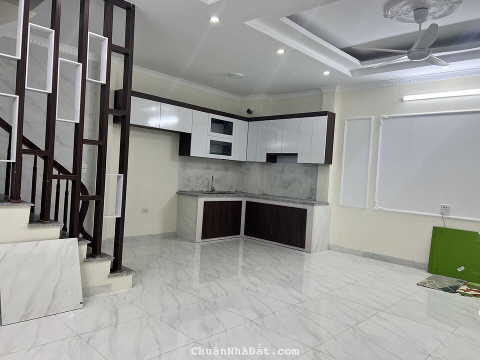 Bán nhà Ngõ 176 Trương Định, Hoàng Mai 32m2 5T, mới đẹp, ở luôn, 3 tỷ 200