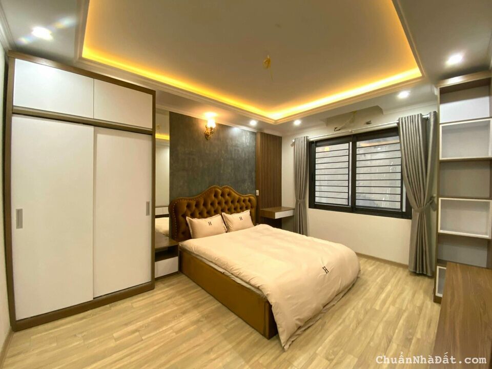 Bán nhà riêng Đường Giải Phóng, Giáp Bát, 43m2 4 tầng, ở luôn, nhỉnh 3 tỷ