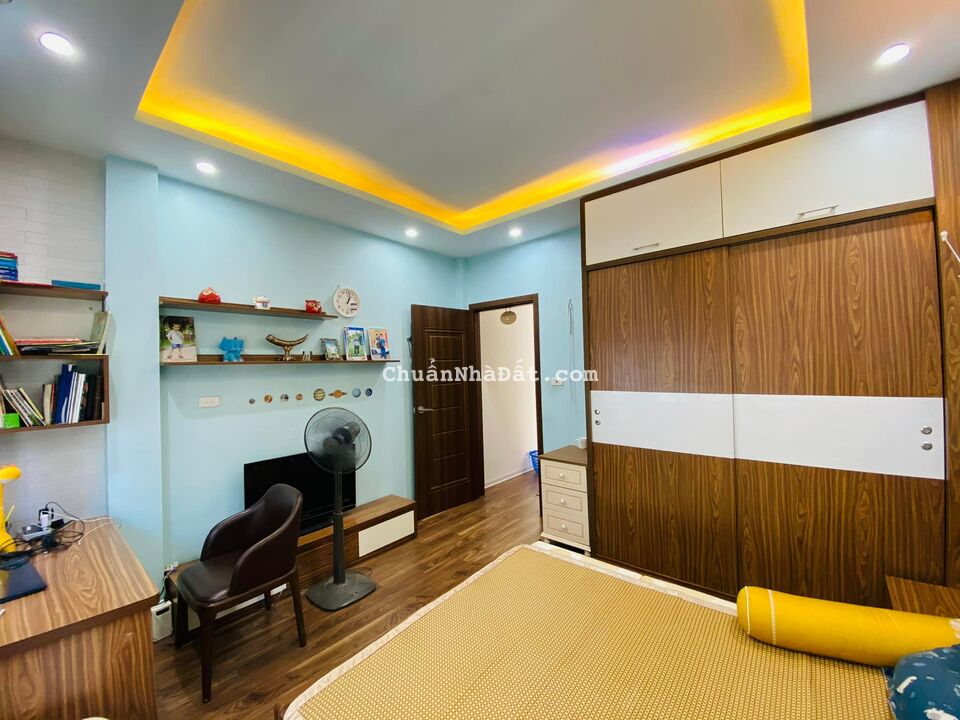 Giảm gần 2 tỷ Cần Bán gấp nhà phân lô Phan văn Trường 45m2, 5T, ô tô vào nhà,kinh doanh, ngõ thông,