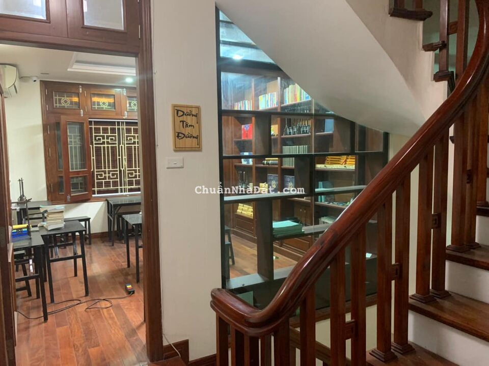 Cần bán cực gấp siêu phẩm phân lô Trần Quốc Hoàn 48m2, 6T,ô tô tránh, nhà đẹp lung linh, kinh doanh