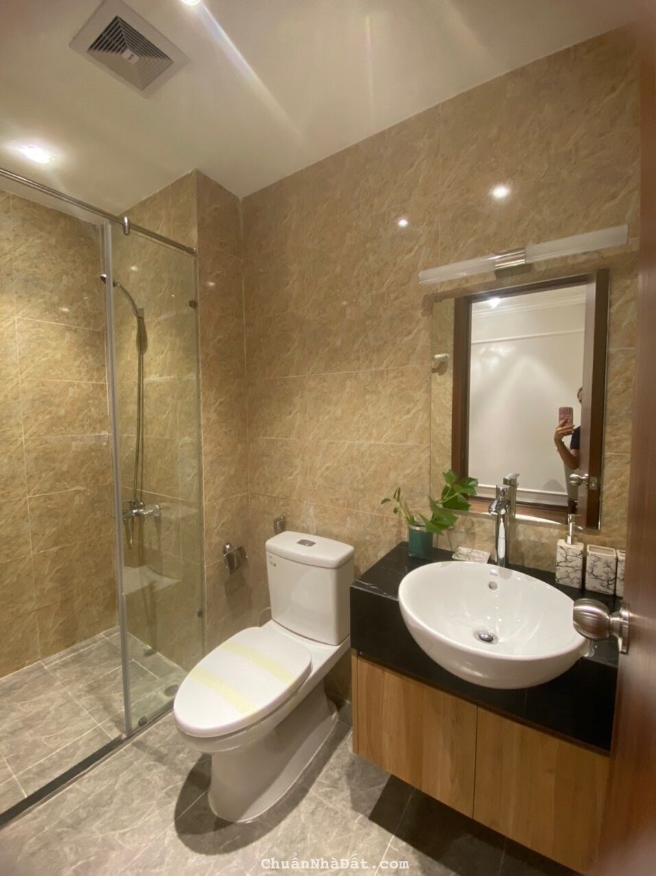 Bán căn hộ 3PN diện tích 98m2 căn góc hướng Đông Nam giá chỉ từ 2.8 tỷ rẻ hơn thị trường 500 triệu