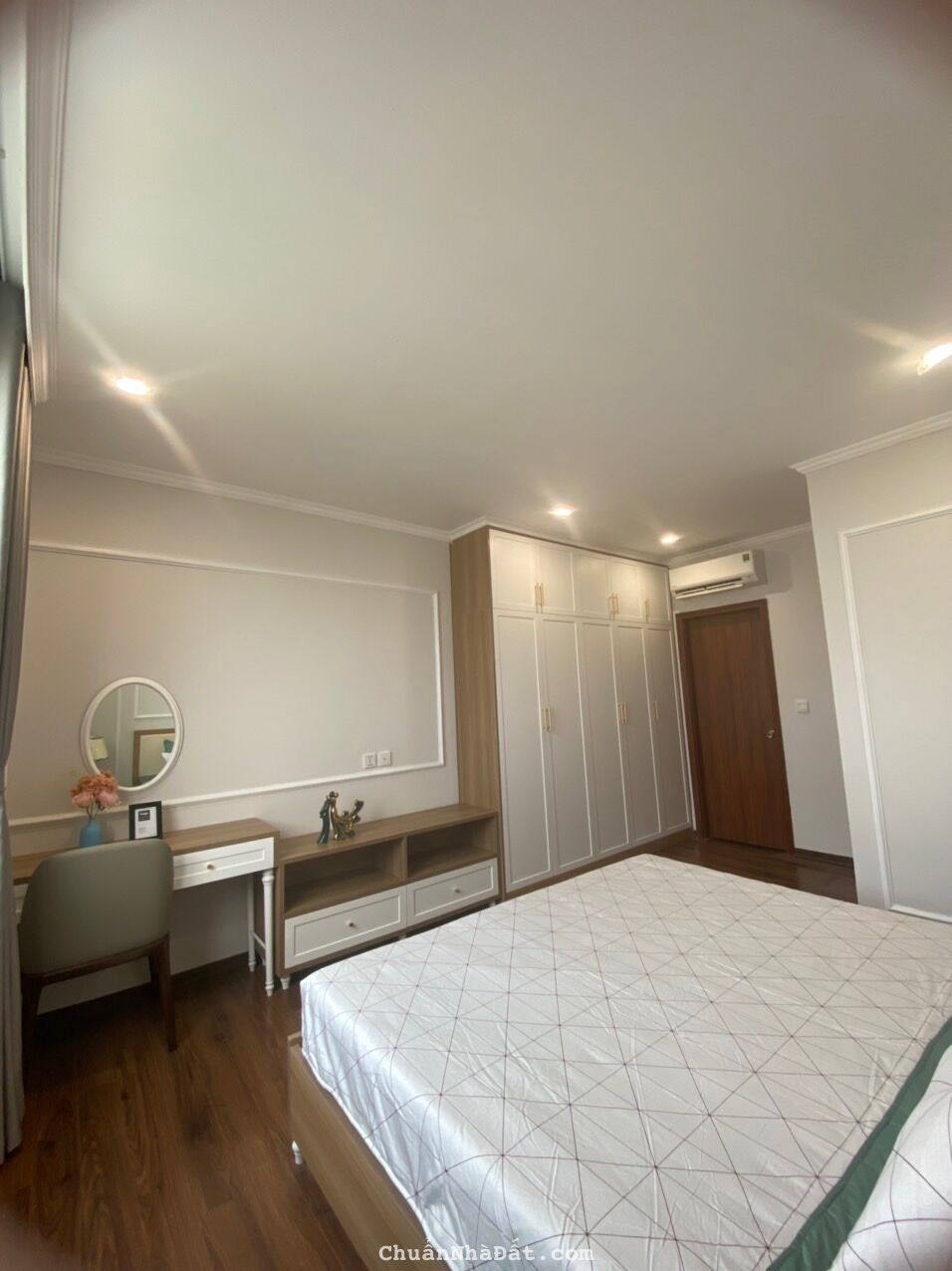 Bán căn hộ 3PN diện tích 98m2 căn góc hướng Đông Nam giá chỉ từ 2.8 tỷ rẻ hơn thị trường 500 triệu