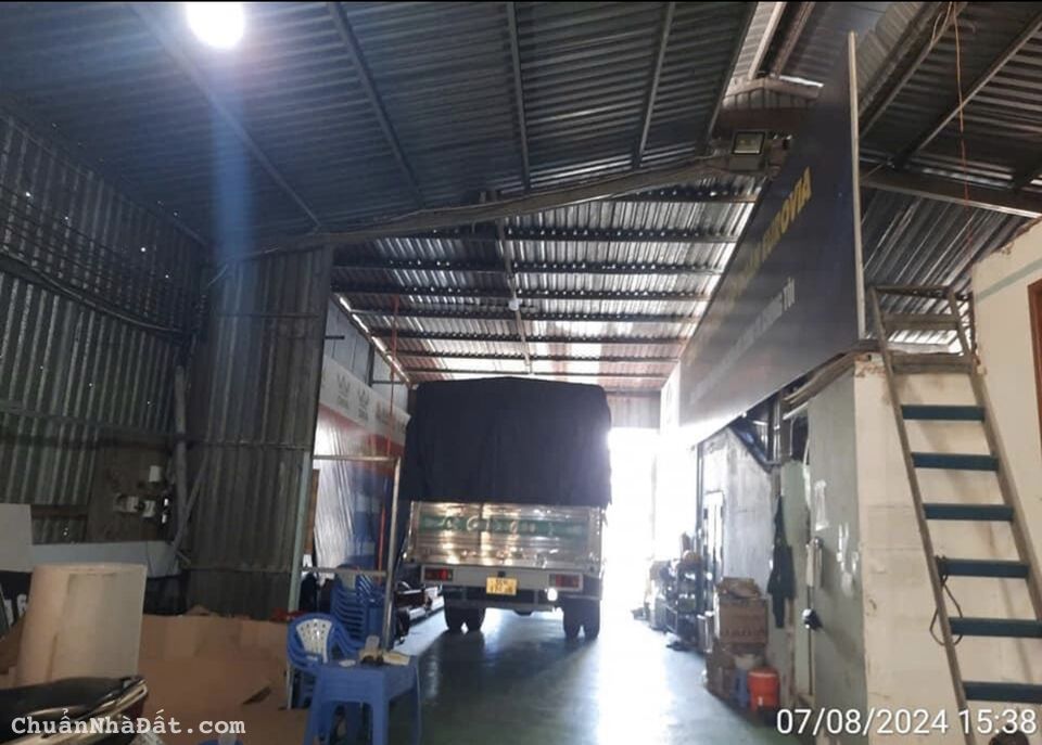 Cho thuê 600m2 kho xưởng đường Bùi Công Trừng HM