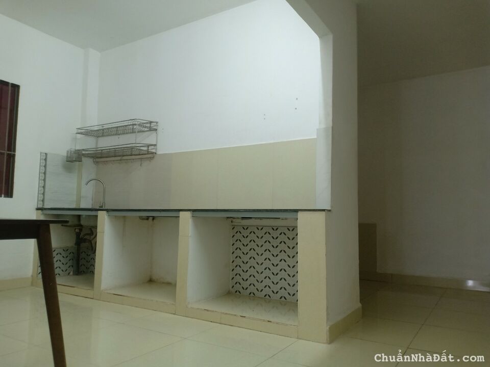 Nhà ở cho thuê 1 lầu, sân để ô tô Hà Huy Giáp Quận 12