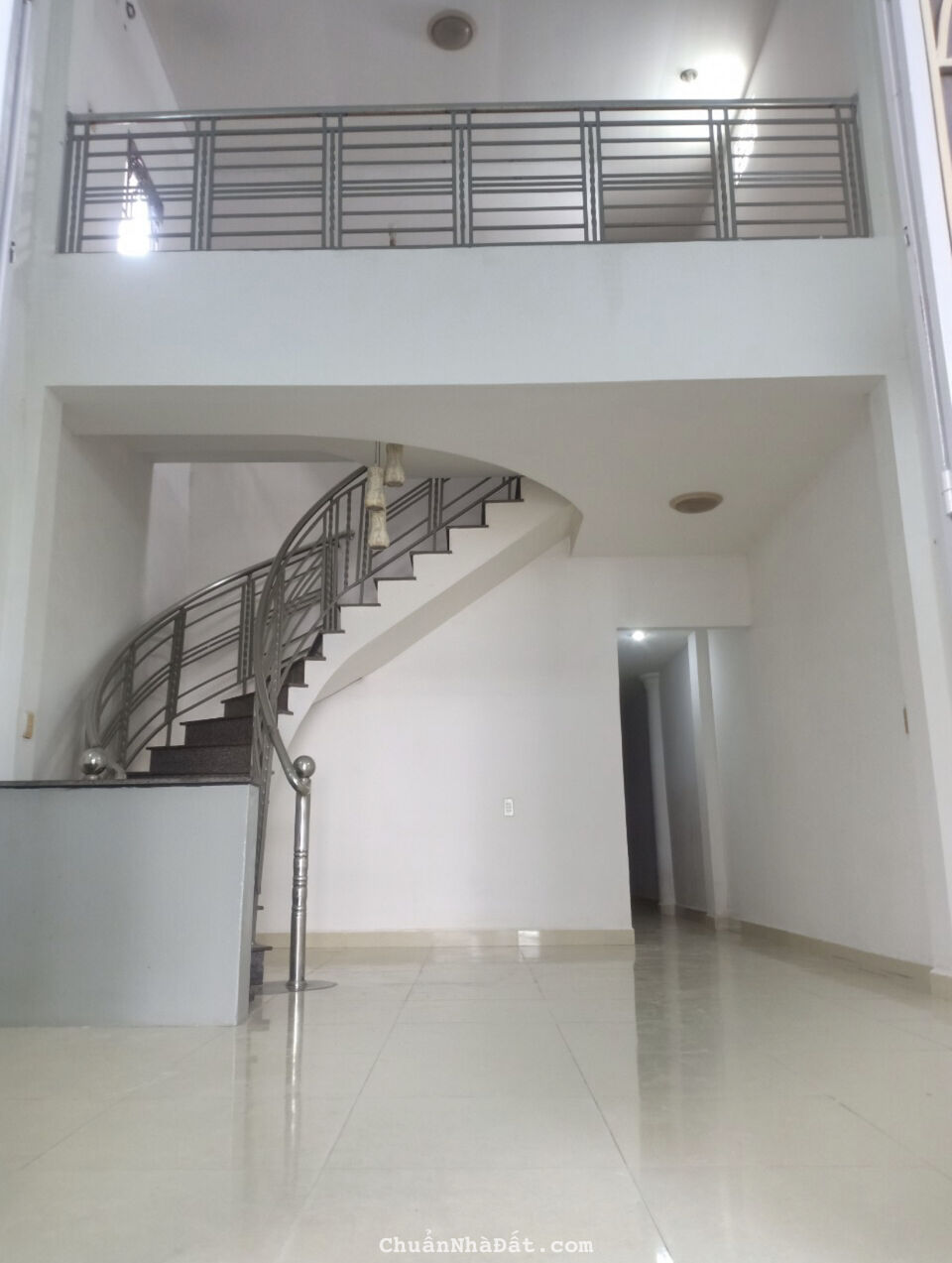 Cho thuê nhà, hẻm ô tô, Hà Huy Giáp (ngã tư Ga về Trường Điện 2km)