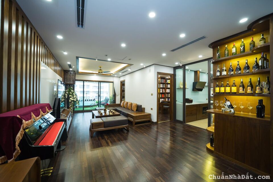 Bán căn hộ chung cư cao cấp Imperia Garden có vườn, sân golf, 203 Nguyễn Huy Tưởng. 200m2