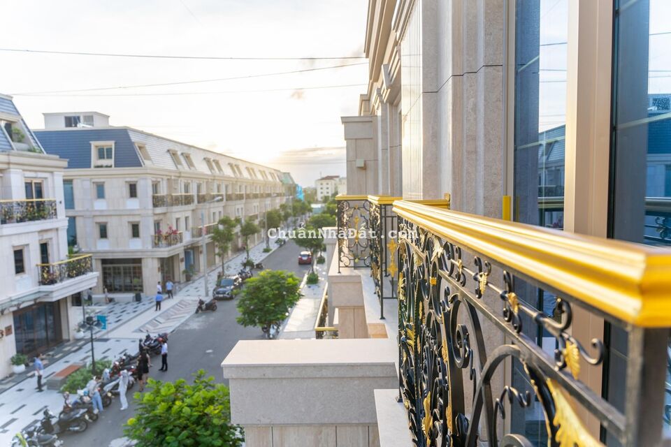 NHÀ PHỐ THƯƠNG MẠI - CHÂU ÂU NGAY TẠI TRUNG TÂM ĐÀ NẴNG, DỌN NHÀ VÀO KINH DOANH NGAY, GIÁ GIẢM 4 TỶ