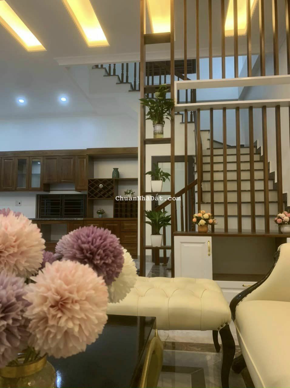 Bán nhà 3 tầng MP phường Bình Hàn, TP HD, 77.1m2, mt 8m, căn góc, KD tốt, gara oto