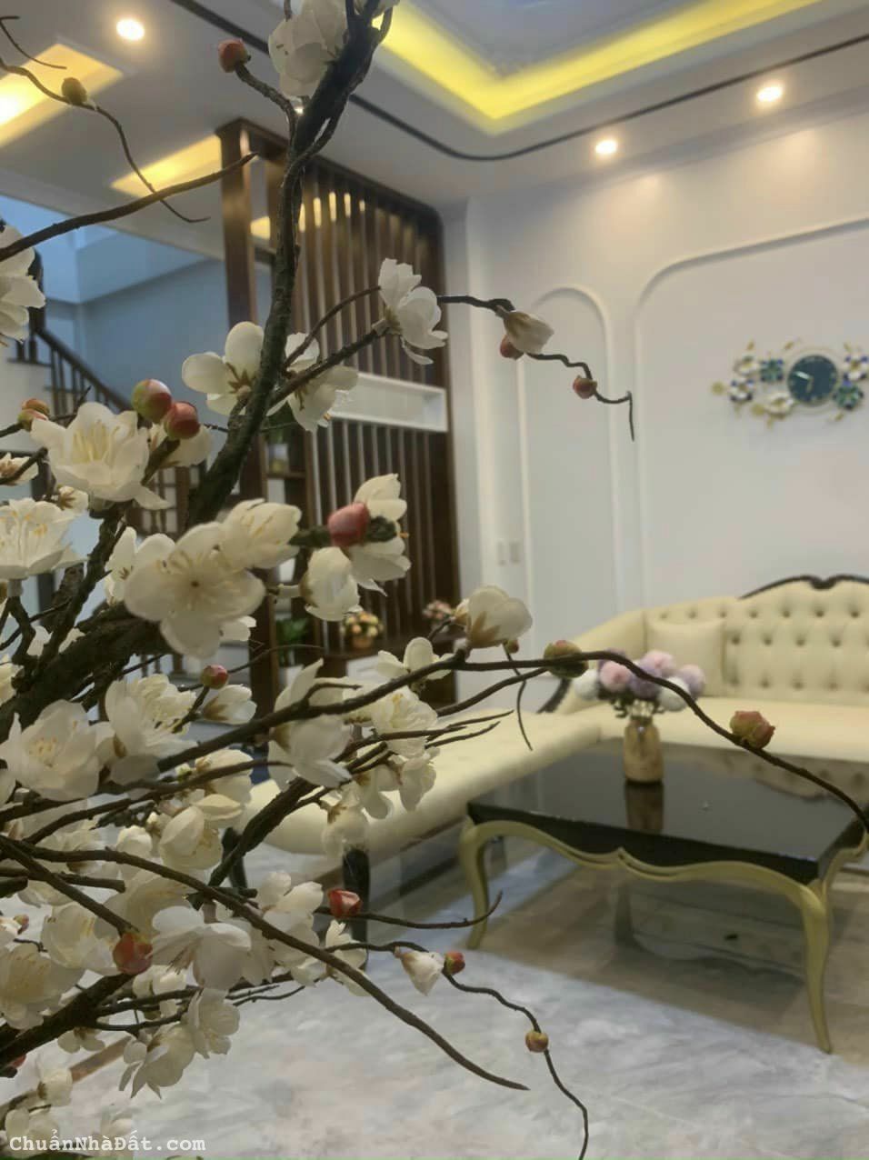 Bán nhà 3 tầng MP phường Bình Hàn, TP HD, 77.1m2, mt 8m, căn góc, KD tốt, gara oto