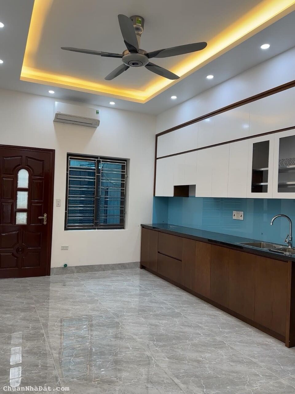 Bán nhà 4 tầng mặt phố Đinh Tiên Hoàng, Đông Nam Cường, TP HD, mt 4m, 4 ngủ, thang máy