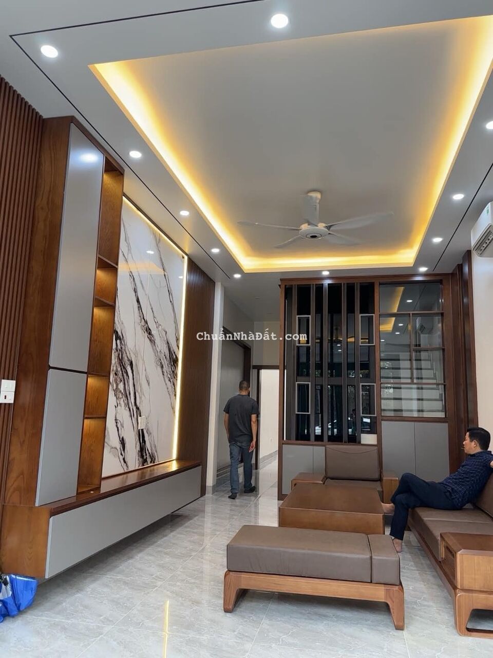 Bán nhà 4 tầng mặt phố Đinh Tiên Hoàng, Đông Nam Cường, TP HD, mt 4m, 4 ngủ, thang máy