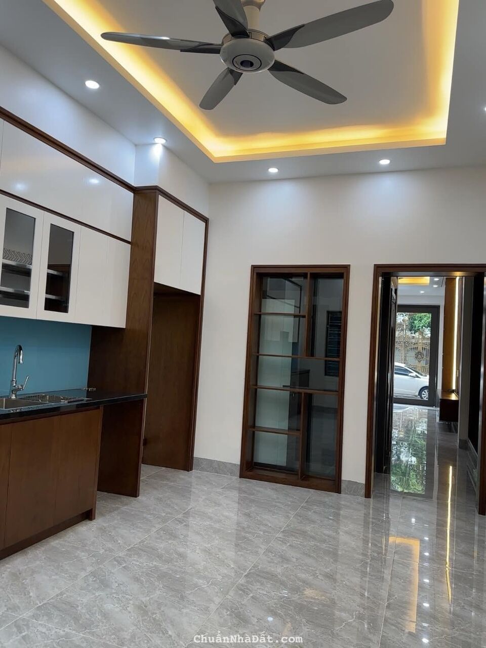 Bán nhà 4 tầng mặt phố Đinh Tiên Hoàng, Đông Nam Cường, TP HD, mt 4m, 4 ngủ, thang máy